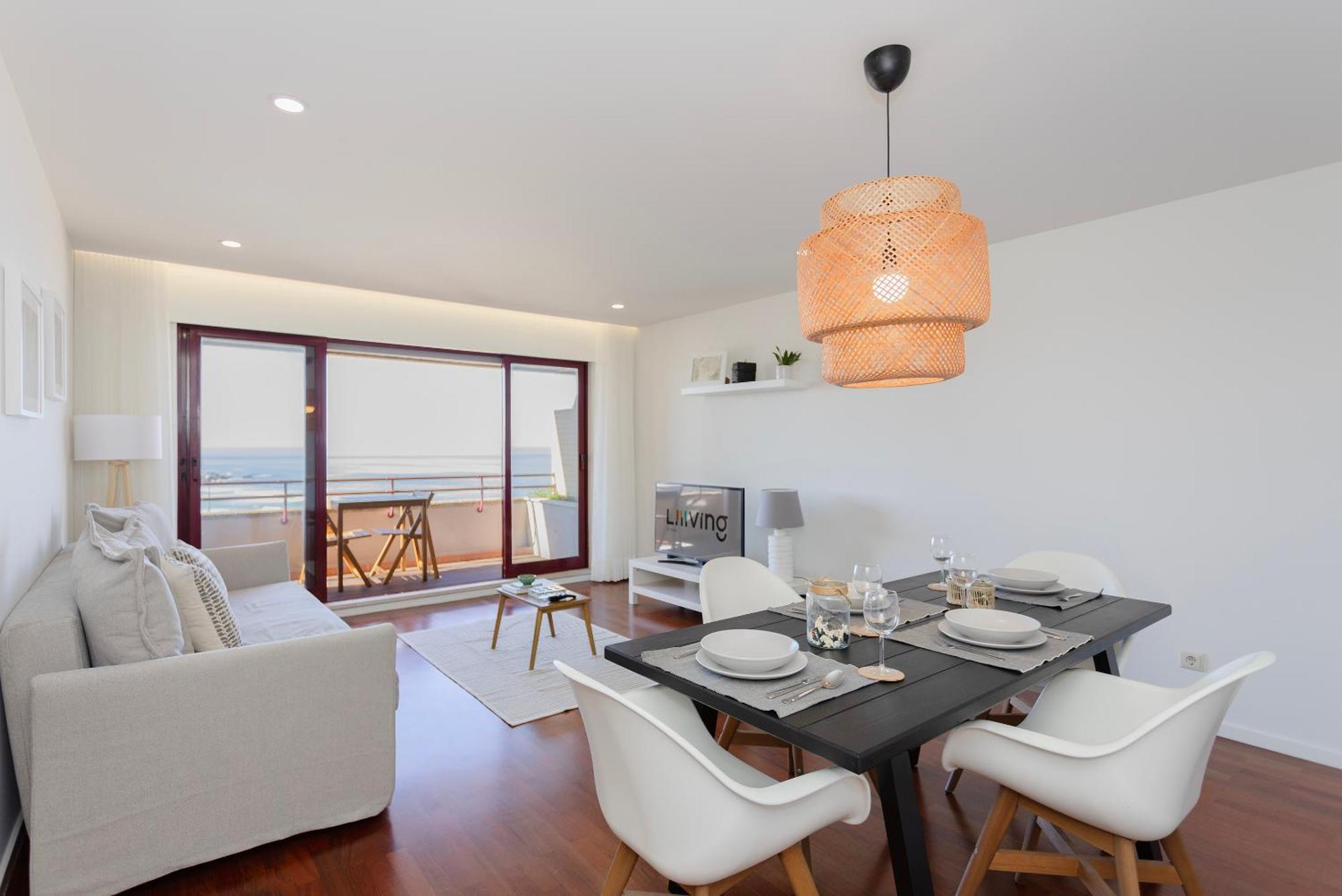Liiiving In Matosinhos - Seaside Balcony Apartment *